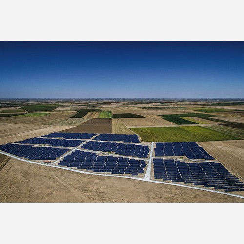 Türkiye’nin en büyük güneş enerji santrali açıldı