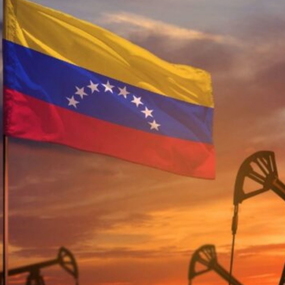 Venezuela’dan Avrupa’ya giden dev petrol tankerinin yola çıkmaya hazırlandığı belirtildi